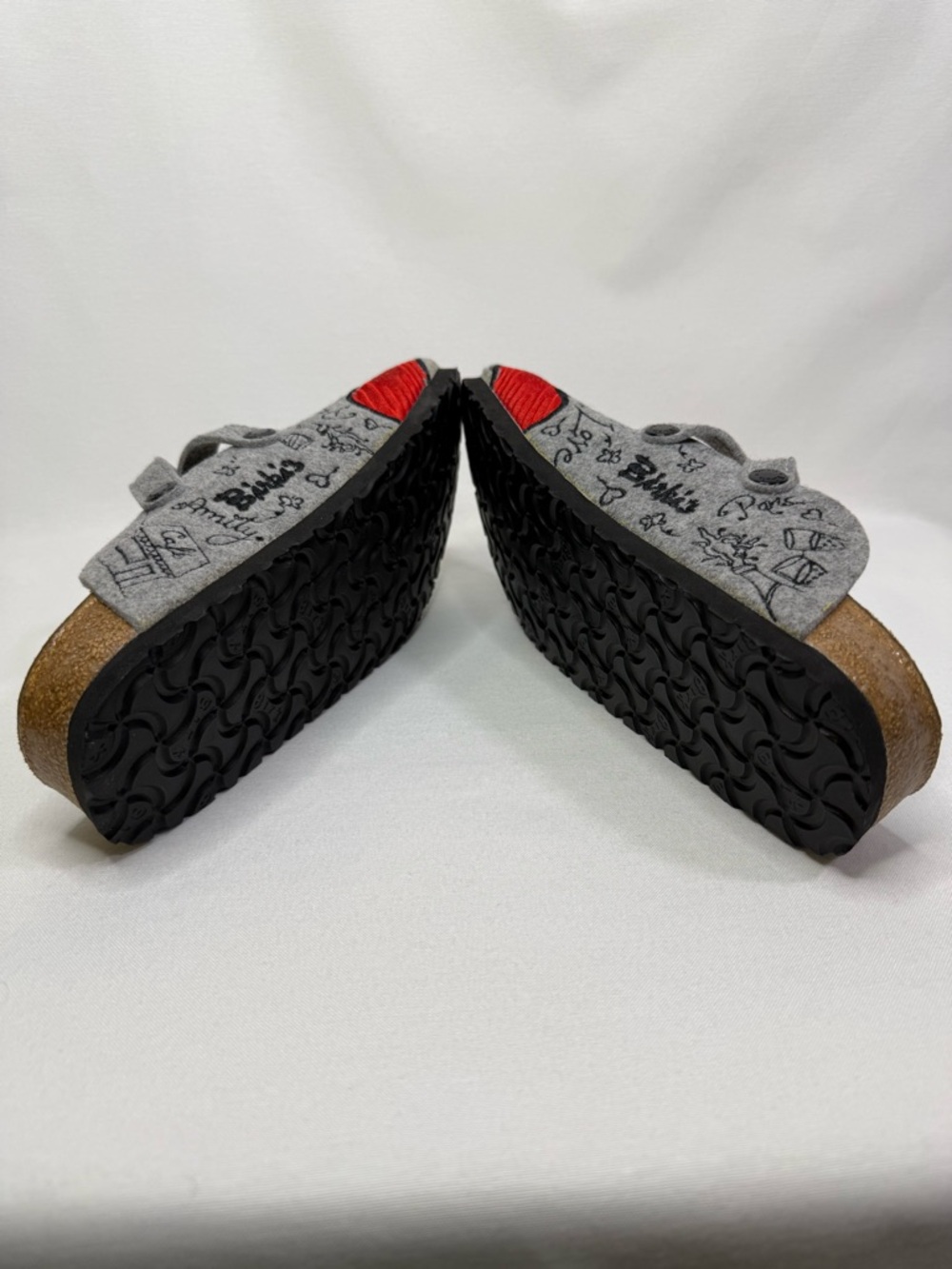 New Birki’s Women’s Size 9 Gray Felt Mules with Red Heart Accent - Picture 6 of 8
